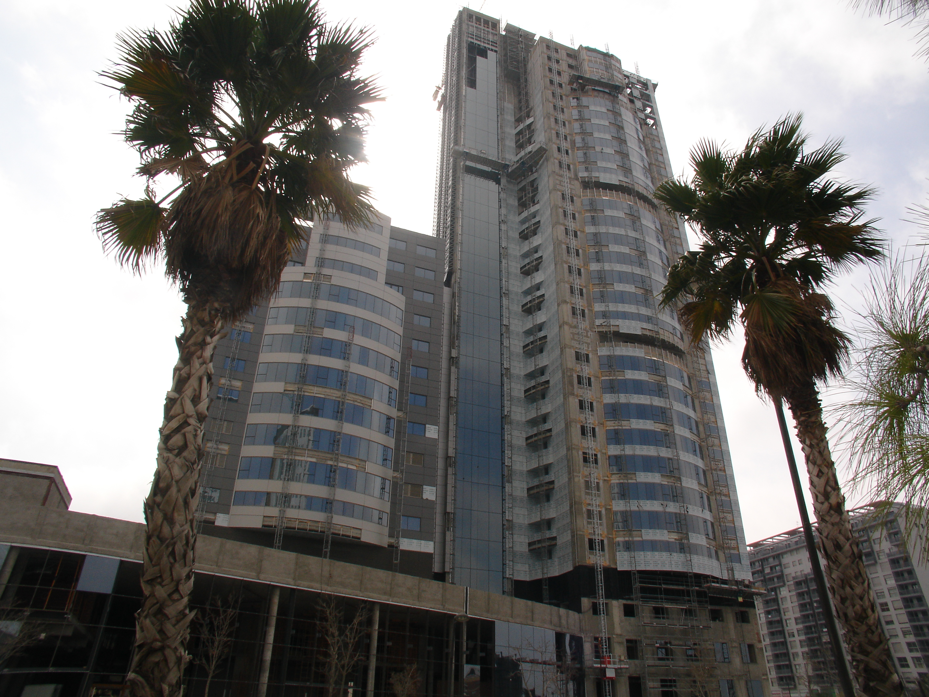 Hotel Hilton Valencia – vidrio curvado en recepción