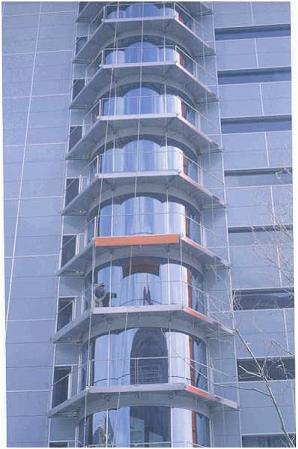 Edificios corporativos – vidrio curvado de gran radio en edificio de oficinas